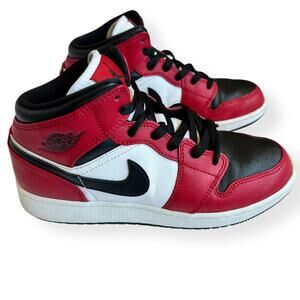 Nike Air Jordan 1 Mid Chicago Black Toe Sneakers 5.5 Youth